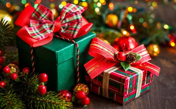 Zaskocz bliskich: Najlepsze pomysły na prezenty pod choinkę, które naprawdę zachwycą