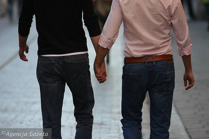 Jak rozpoznać kryptogeja? Sygnaly, które mogą świadczyć o ukrywaniu homoseksualizmu