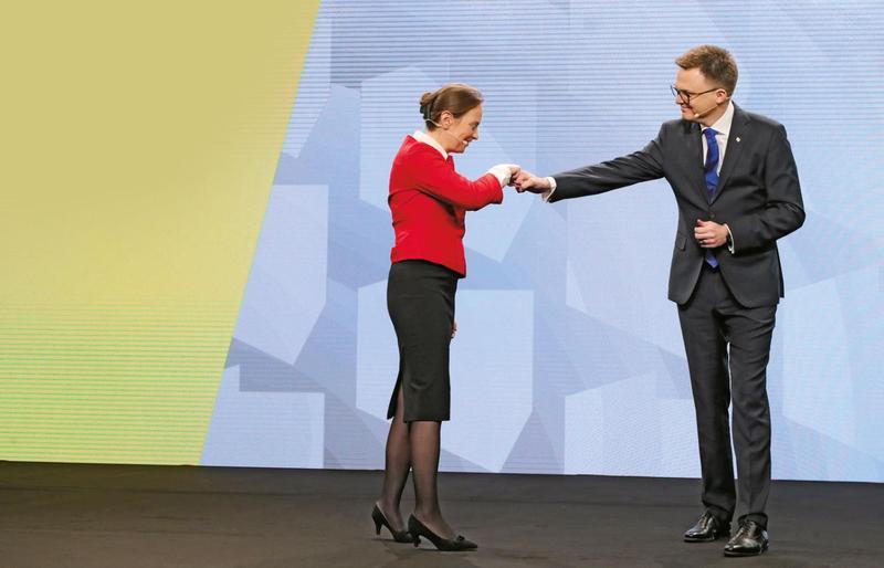 Zagadkowe milczenie: dlaczego facet odzywa się co jakiś czas?