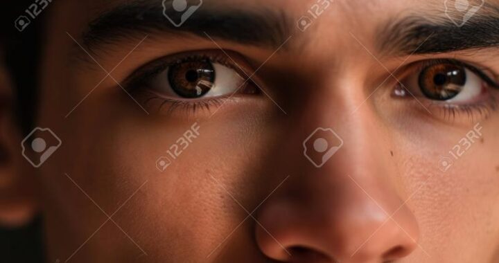 Co mówią jego oczy? Odkryj różne rodzaje spojrzeń mężczyzny i ich znaczenie