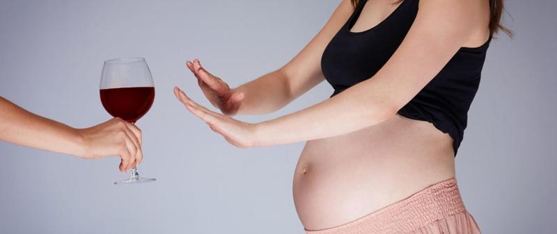Dlaczego alkohol w ciąży jest niebezpieczny? Potencjalne skutki dla dziecka
