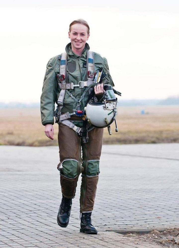 Wczesne lata i dzieciństwo Urszuli Brzezińskiej-Hołowni