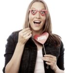 Jak skutecznie skompromitować kochankę męża? Kilka pomysłów na zemstę