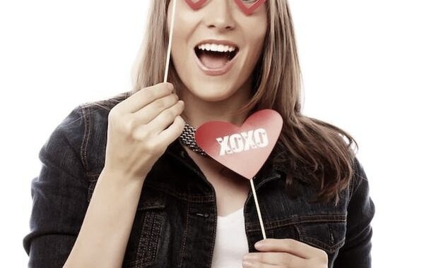 Jak skutecznie skompromitować kochankę męża? Kilka pomysłów na zemstę