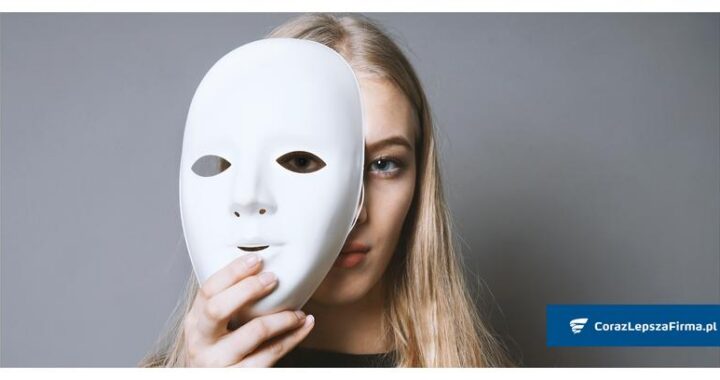 Kiedy facet udaje kogoś, kim nie jest – co to mówi o jego charakterze?