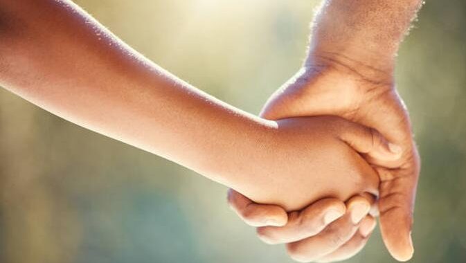 Jak mężczyzna okazuje miłość? 7 sygnałów, które wiele mówią