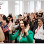Jak zacząć rozmowę z dziewczyną? Odwaga to pierwszy krok