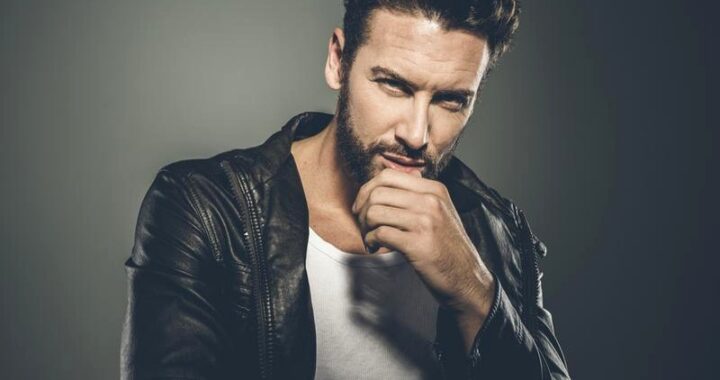 Kiedy facet kocha skrycie? 9 sygnałów, że ukrywa uczucia