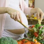 Czego nie jeść w ciąży? Lista produktów zakazanych i bezpieczne zamienniki