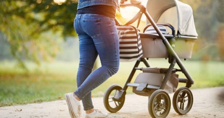 Pierwsze wyjście z noworodkiem – kiedy i jak przygotować dziecko